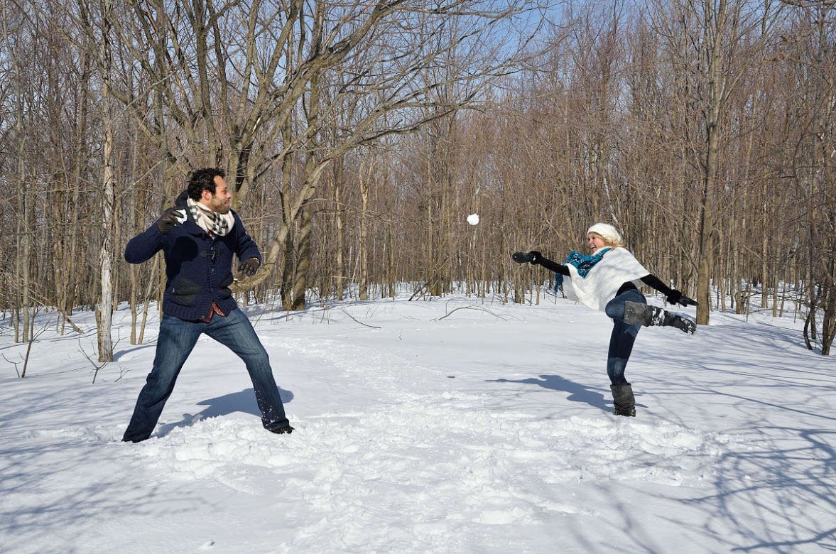 snowball fight engagement photography