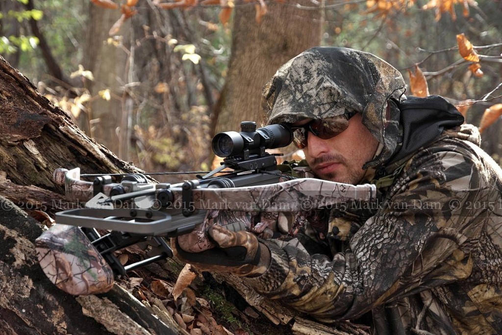 crossbow hunting photography [110515]A002