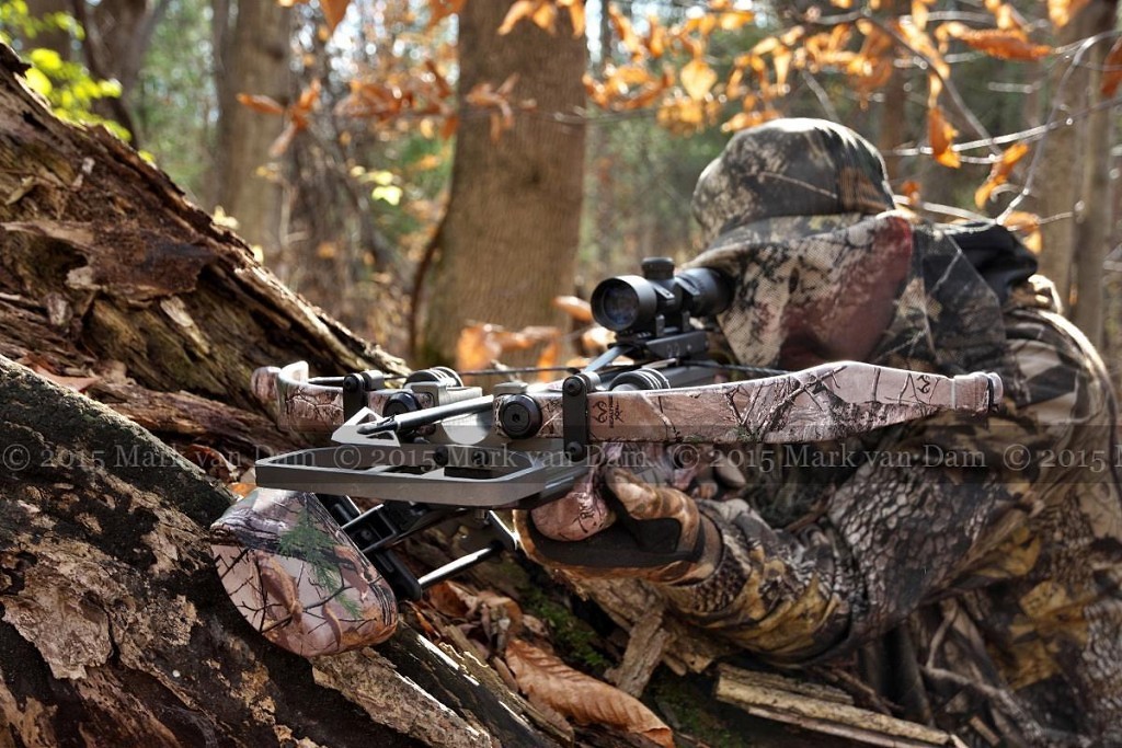 crossbow hunting photography [110515]A003