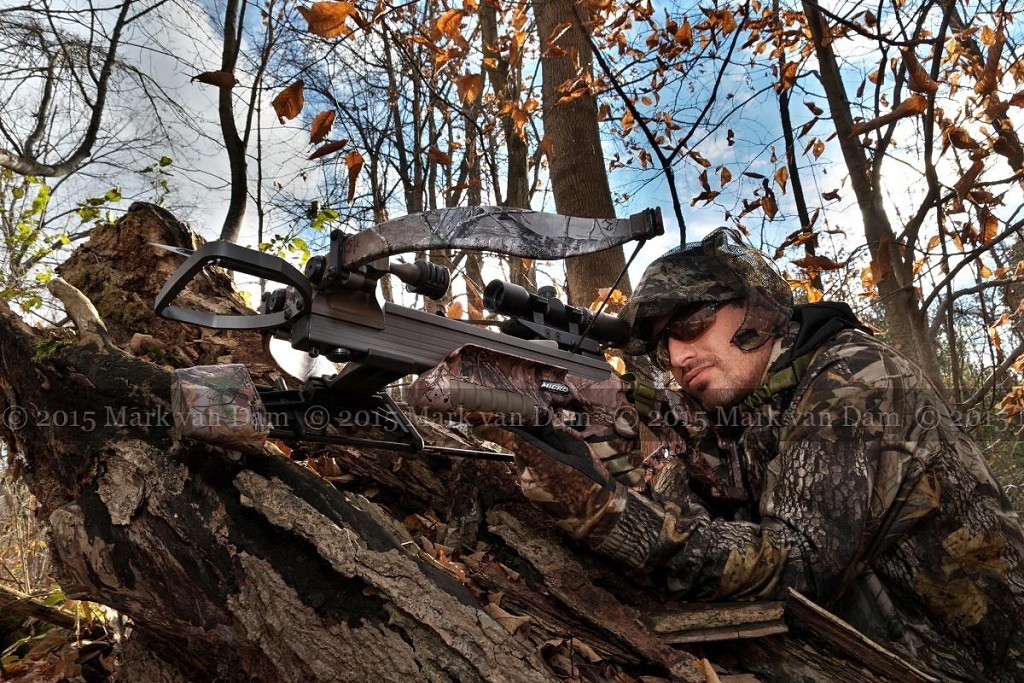 crossbow hunting photography [110515]A014
