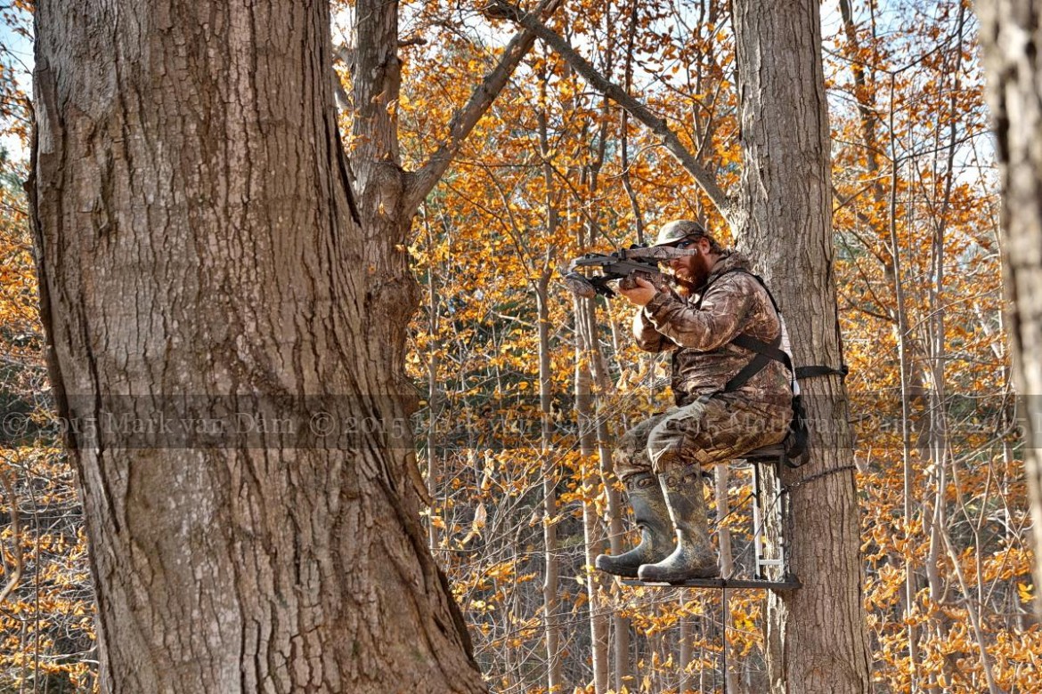 crossbow hunting photography [110515]A094