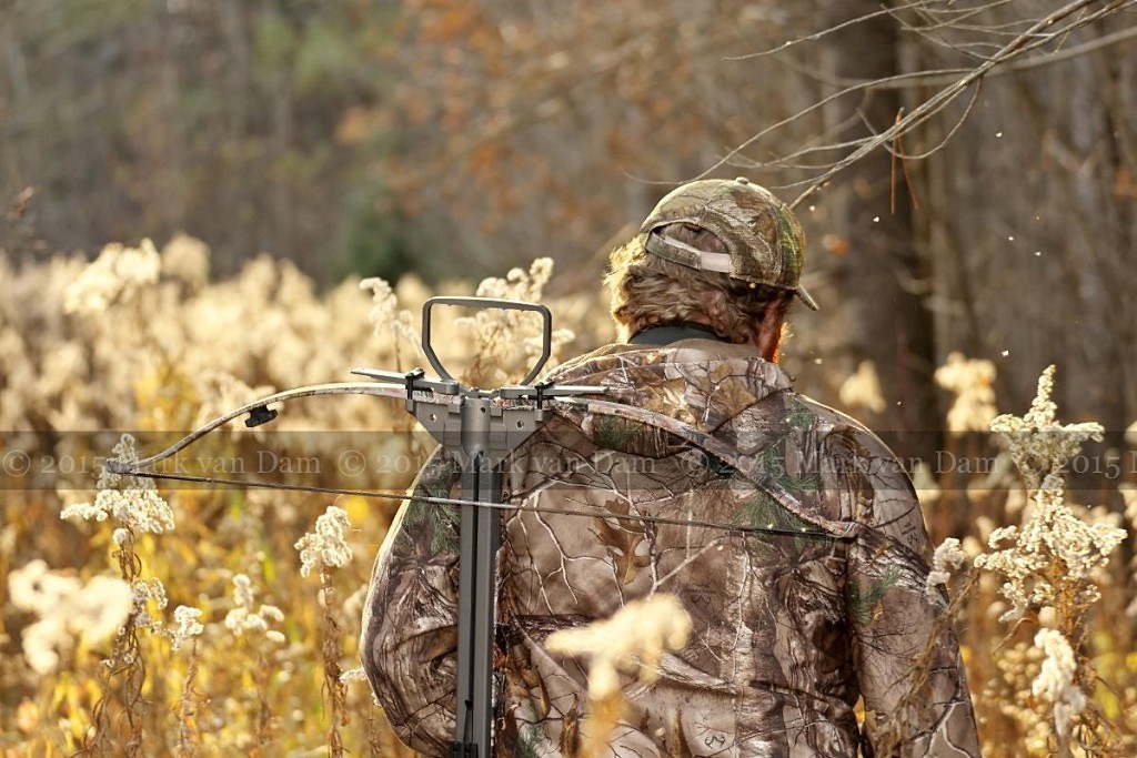 crossbow hunting photography [110515]B166