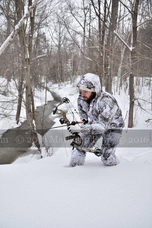 compound bow hunting photos winter A016