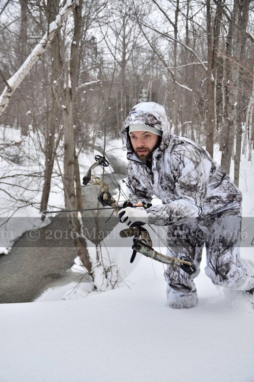 compound bow hunting photos winter A018
