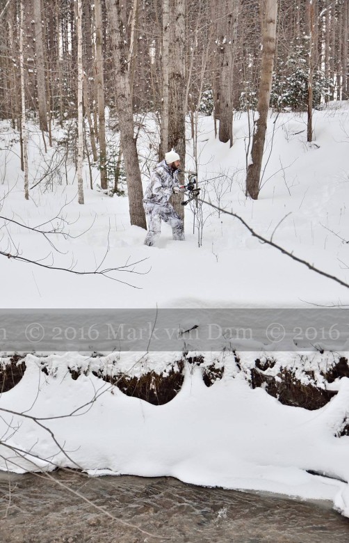 compound bow hunting photos winter A033