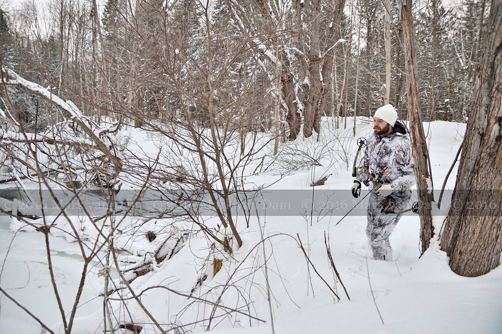 compound bow hunting photos winter A058