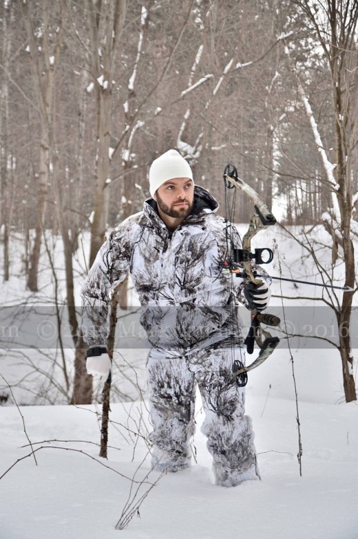 compound bow hunting photos winter A096