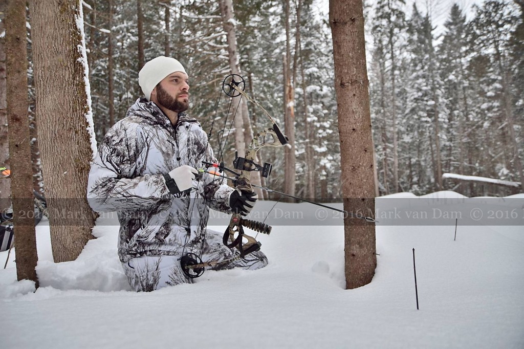compound bow hunting photos winter A099final