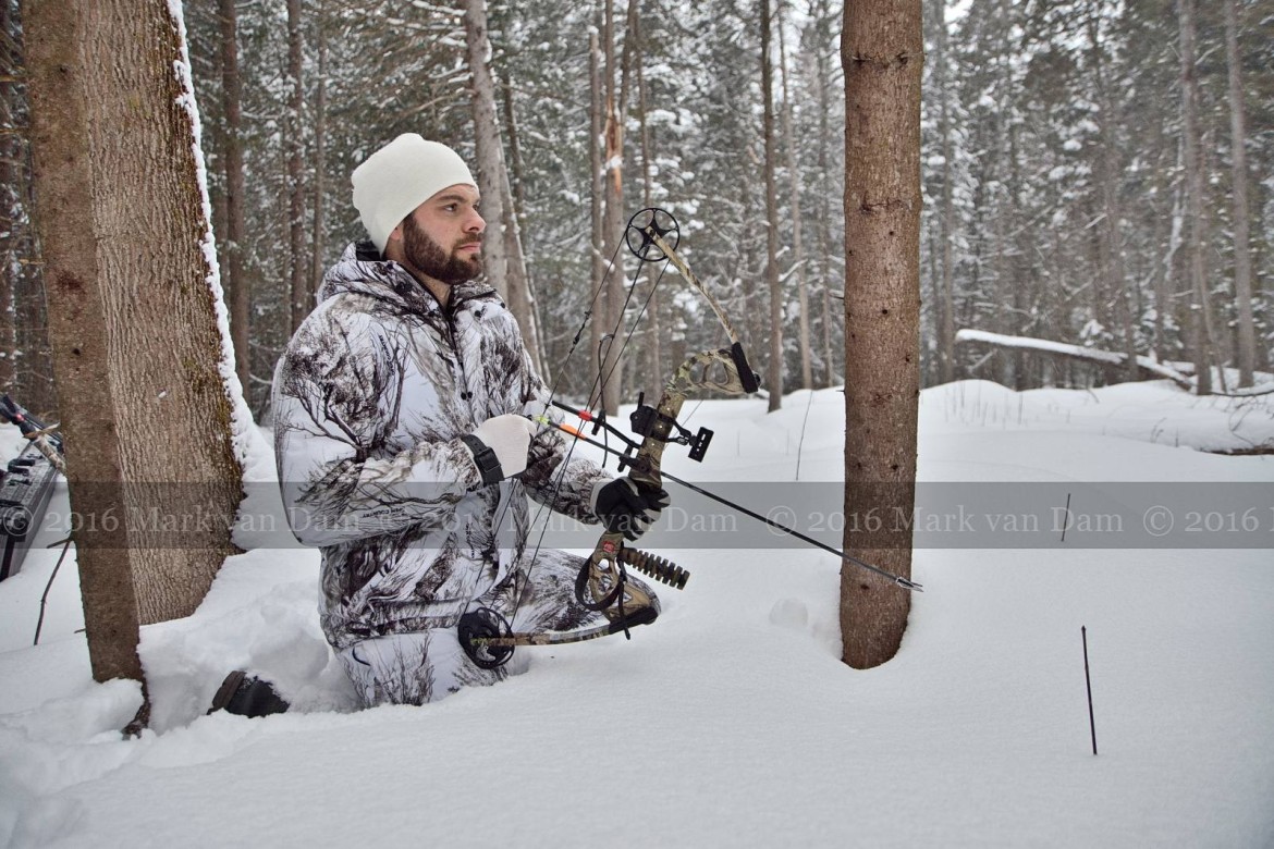 compound bow hunting photos winter A100
