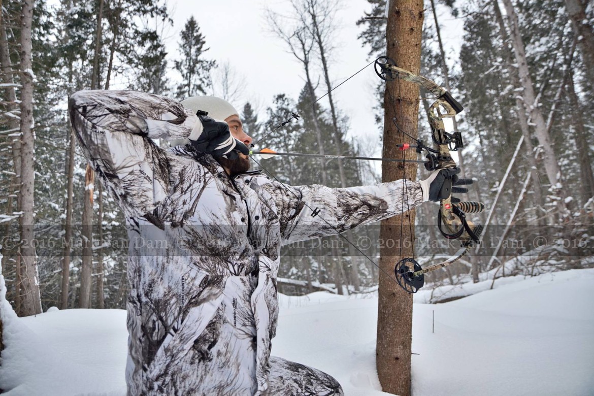 compound bow hunting photos winter A111