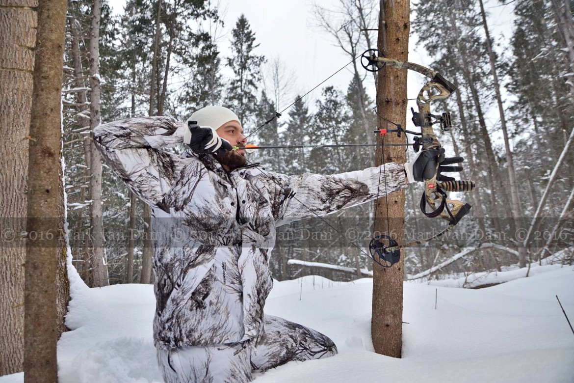 compound bow hunting photos winter A112