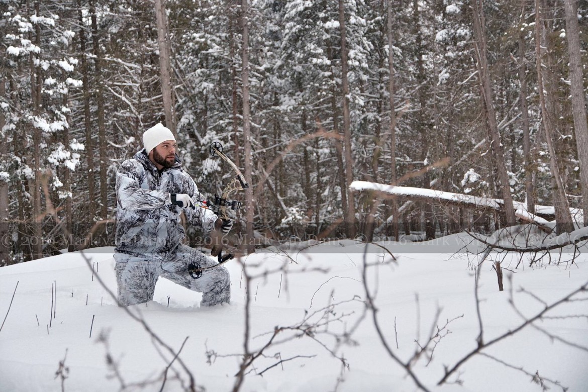 compound bow hunting photos winter A121