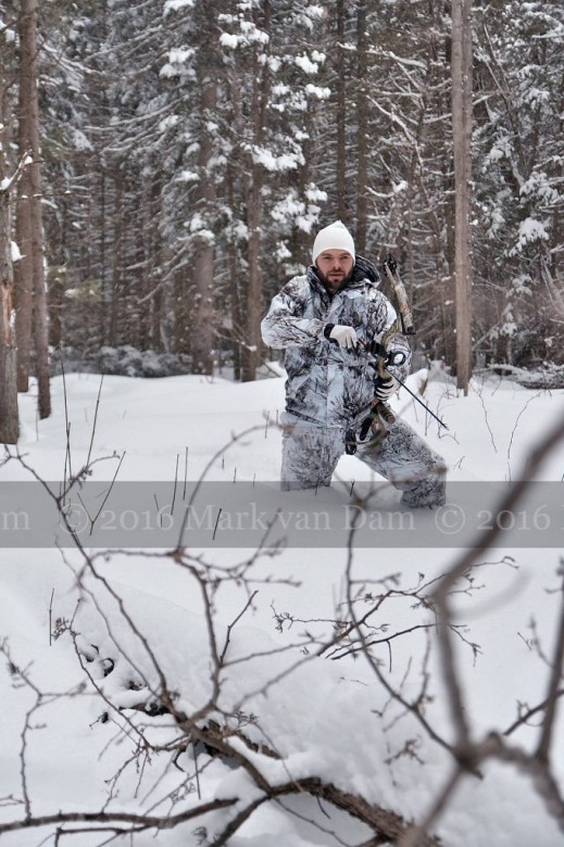 compound bow hunting photos winter A124