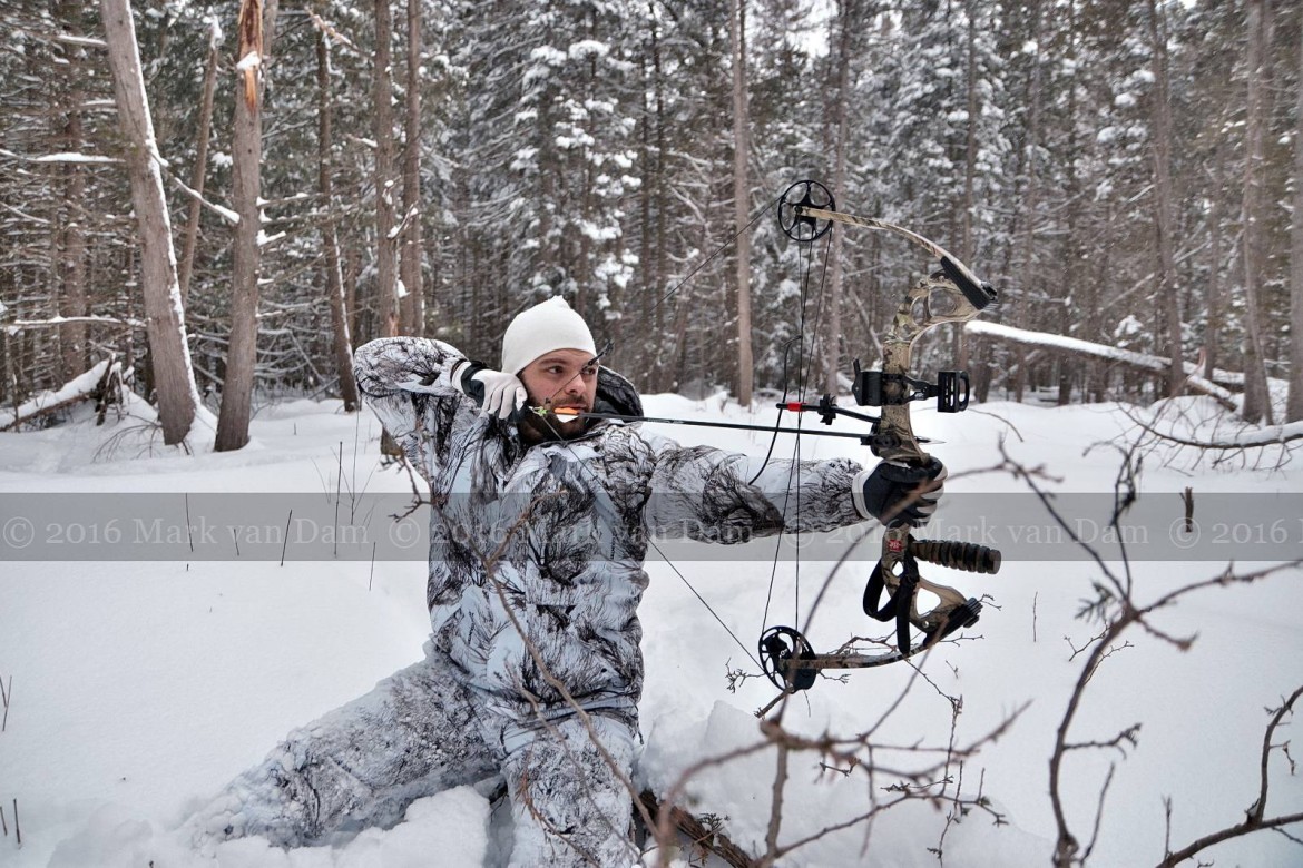 compound bow hunting photos winter A125