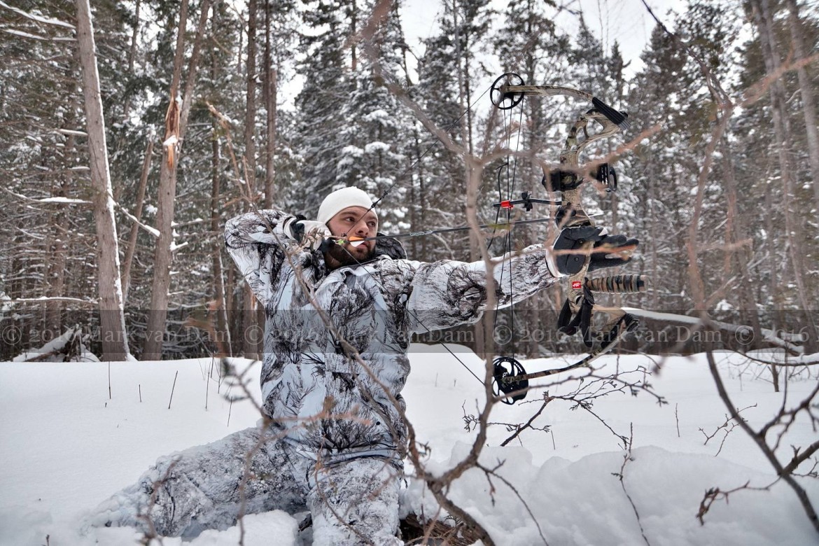 compound bow hunting photos winter A126