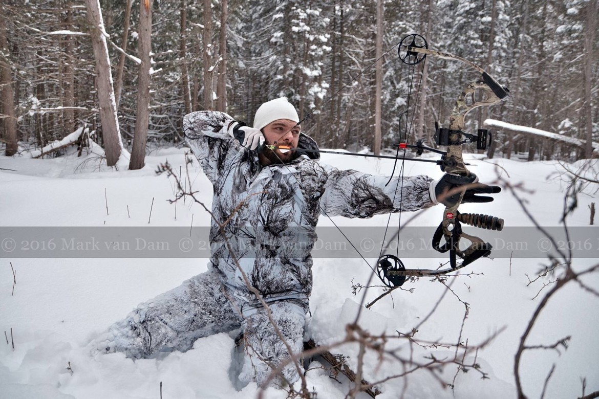 compound bow hunting photos winter A128