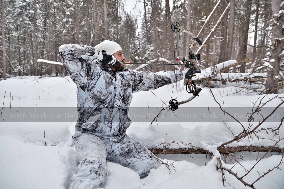 compound bow hunting photos winter A129