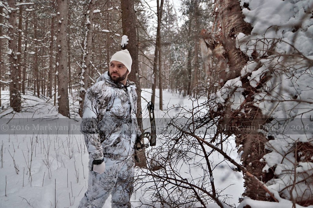 compound bow hunting photos winter A156