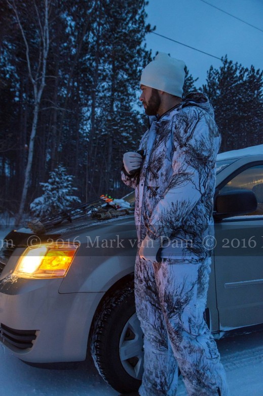 compound bow hunting photos winter A159