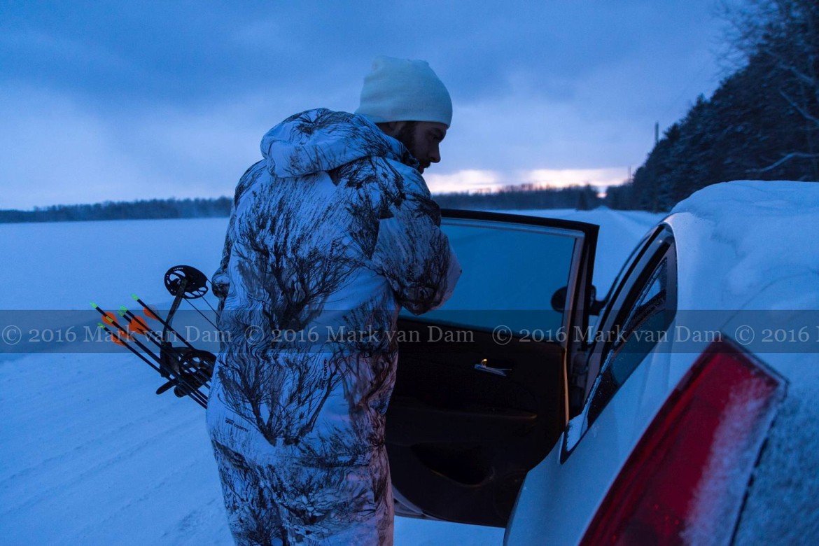 compound bow hunting photos winter A171