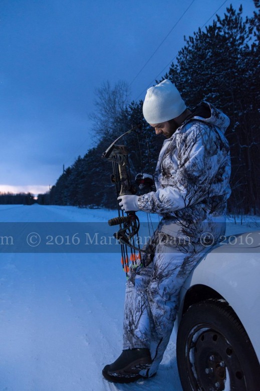 compound bow hunting photos winter A175