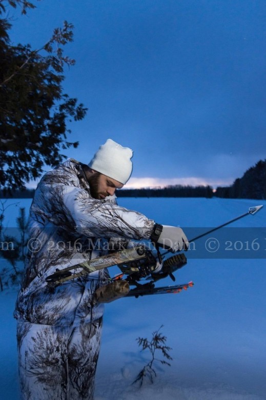 compound bow hunting photos winter A178