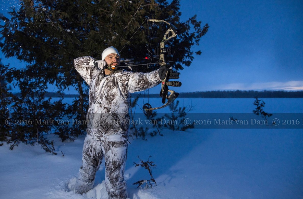 compound bow hunting photos winter A185