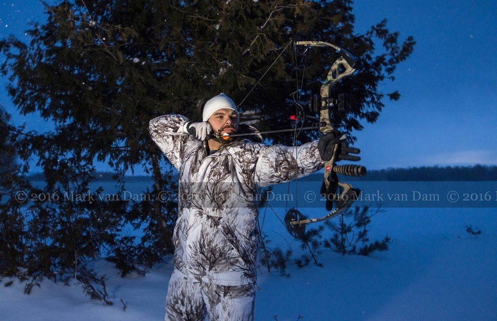 compound bow hunting photos winter A186