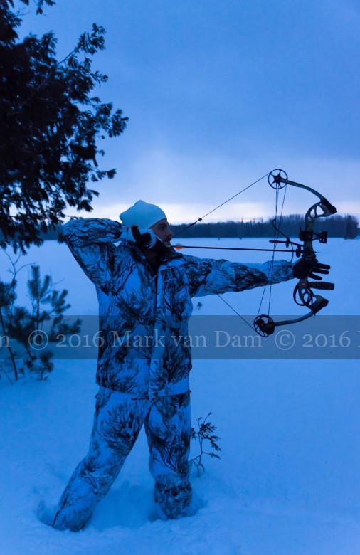 compound bow hunting photos winter A187