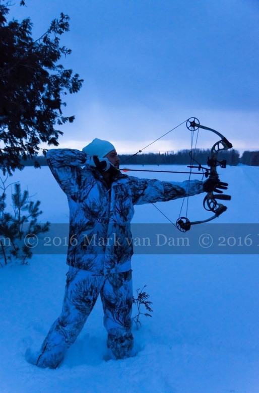 compound bow hunting photos winter A188