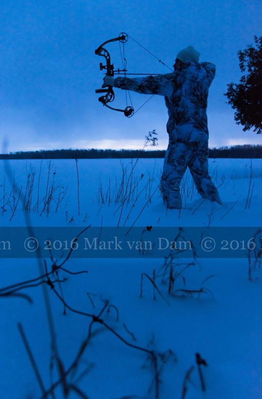compound bow hunting photos winter A191