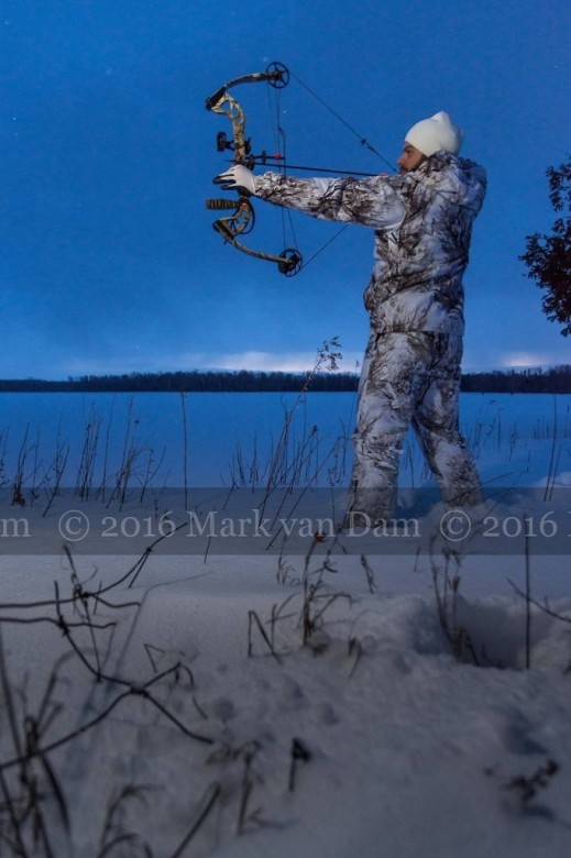 compound bow hunting photos winter A194
