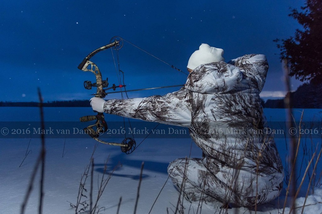 compound bow hunting photos winter A201