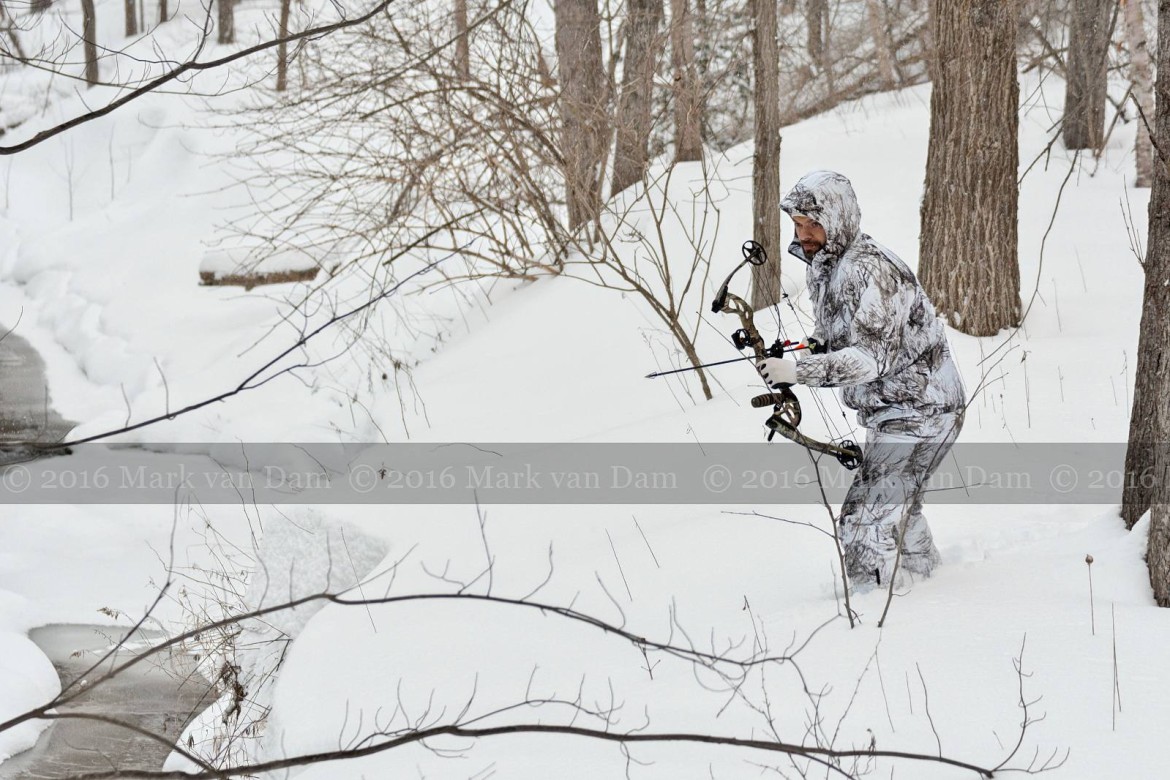 compound bow hunting photos winter B007