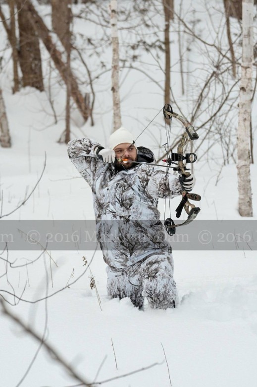 compound bow hunting photos winter B027
