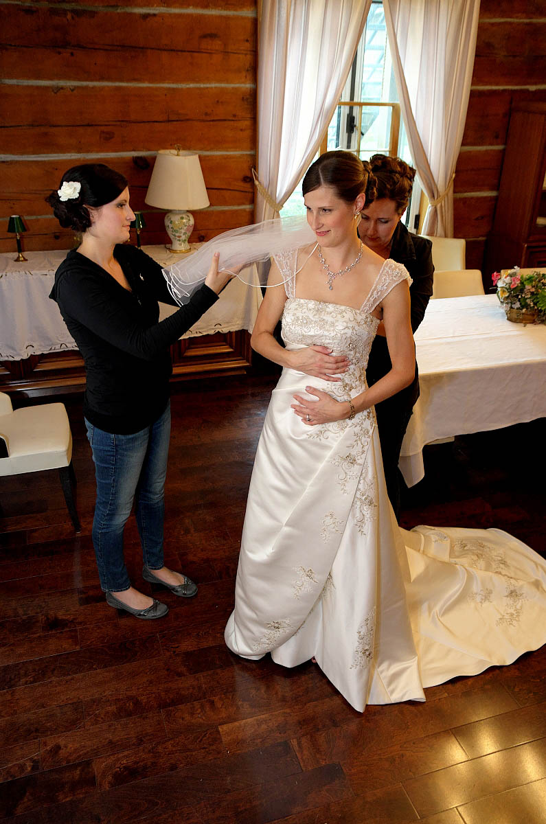 Beautiful bride getting ready at Eganridge Resort in Fenelon Falls