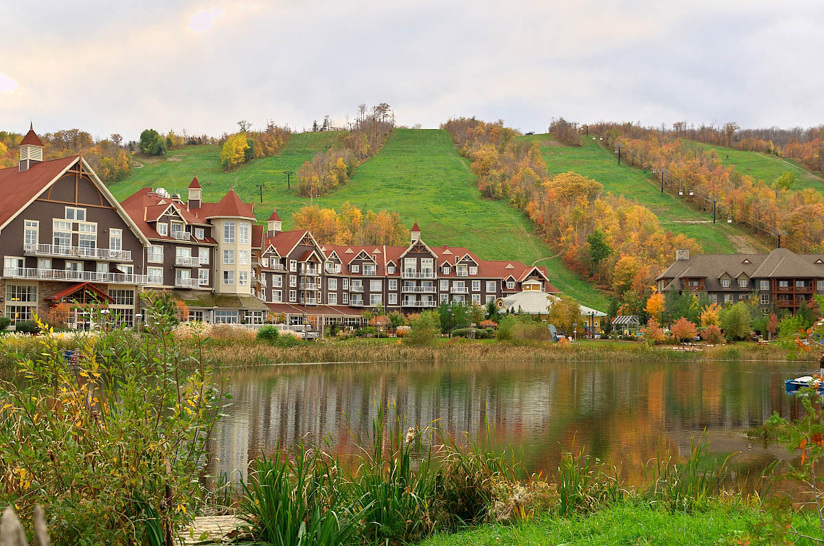 westin blue mountain village in the fall