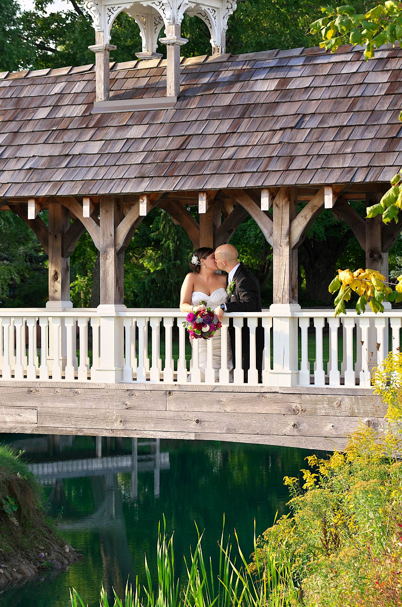 covered bridge wedding kiss