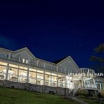 Viamede Resort wedding: hotel lit up by light with stars shining above