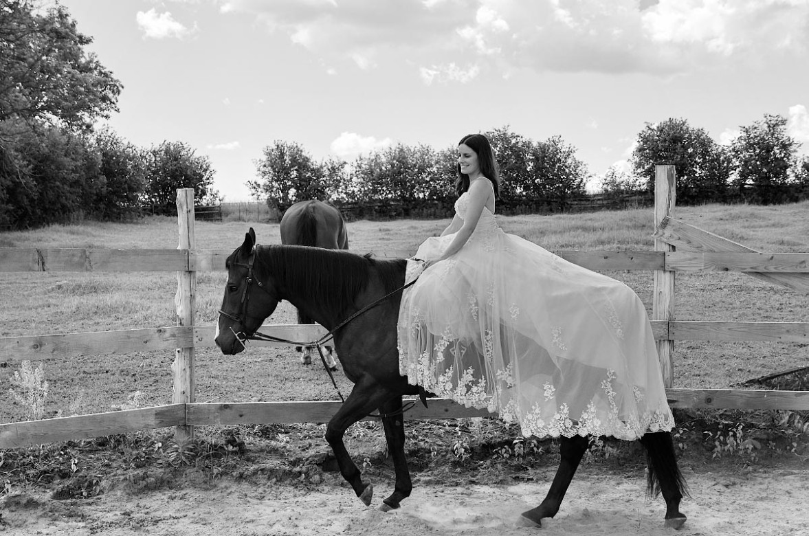 bride with horse 13