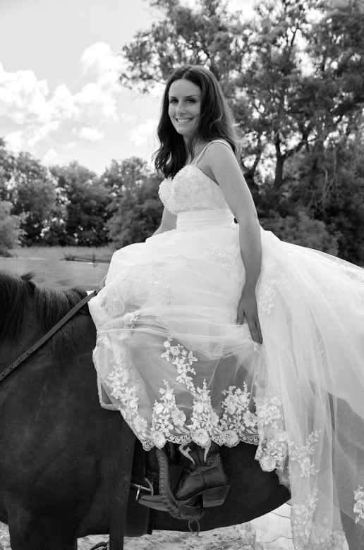 bride with horse 15