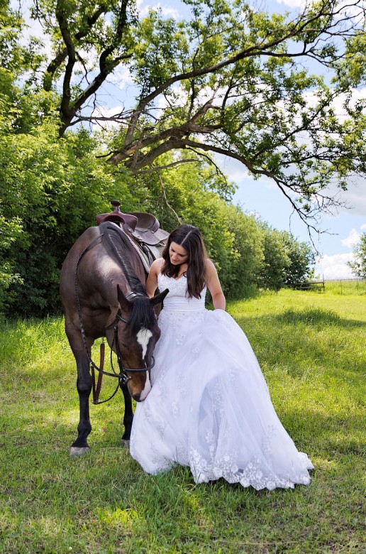 bride with horse 18