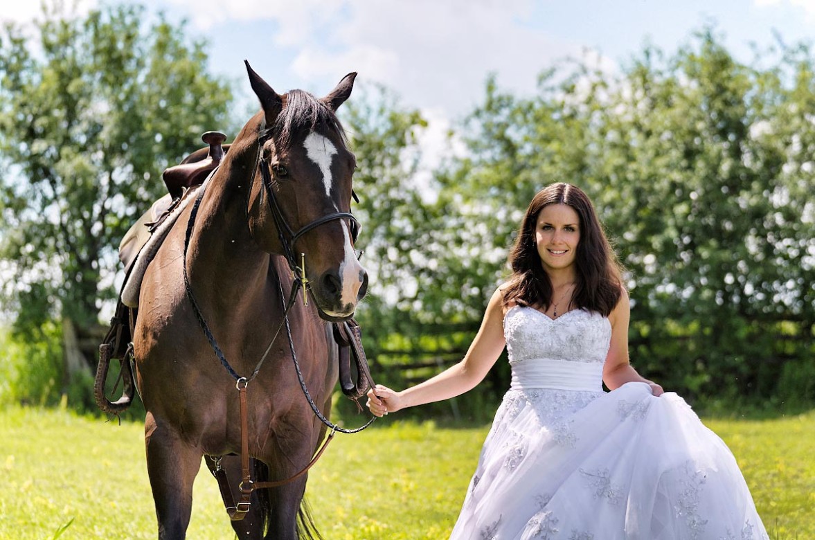 bride with horse 4