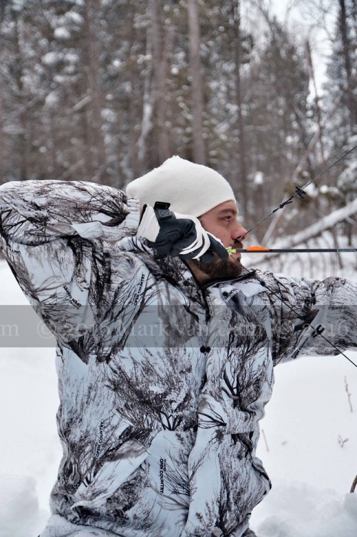 compound bow hunting photos winter A130