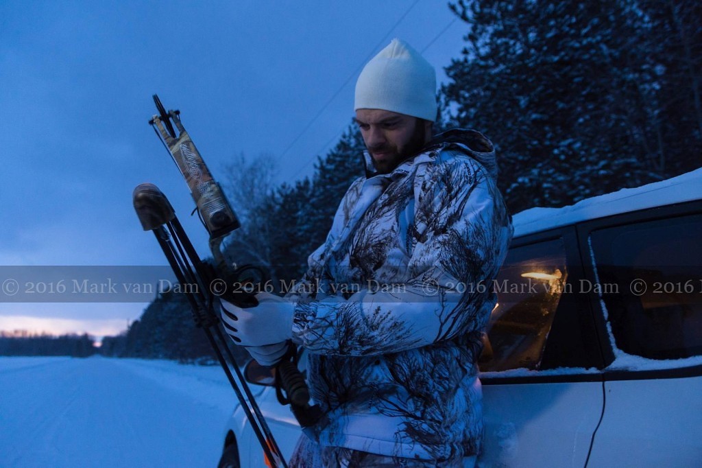 compound bow hunting photos winter A174
