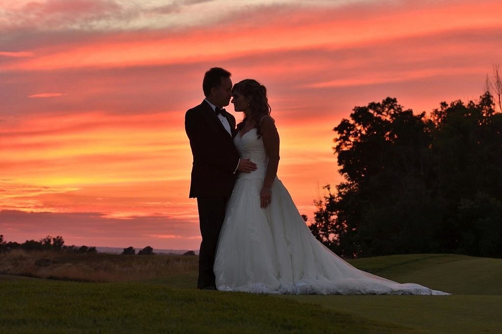 From Sunshine to Sunset: Wedding Photography at The Club at Bond Head