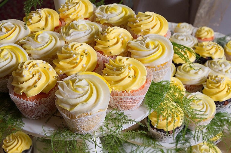 delicious cupcakes at caledon wedding at Royal Ambassador