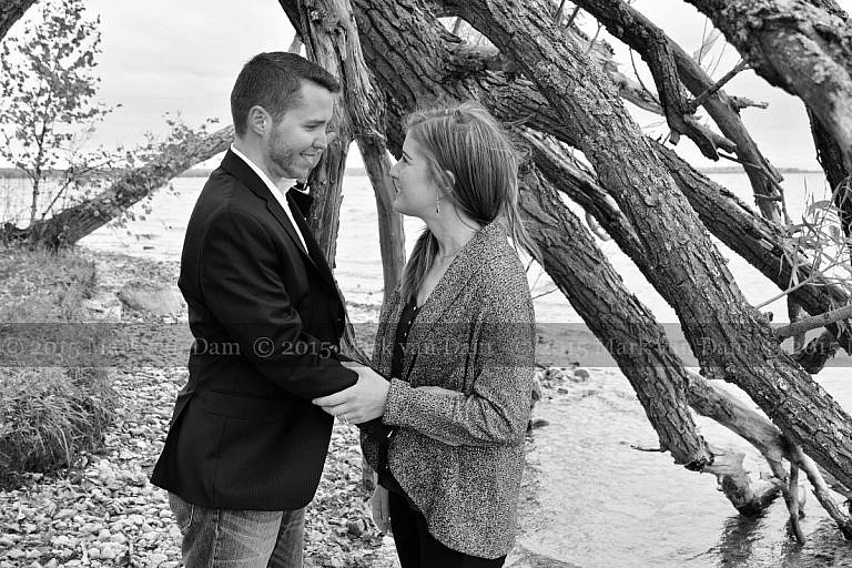 Orillia phtoographer, couple by shoreline tree at Tudhope Park in Orillia, Ontario