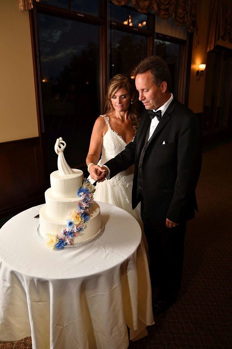 Cake cutting at Club at Bond Head wedding