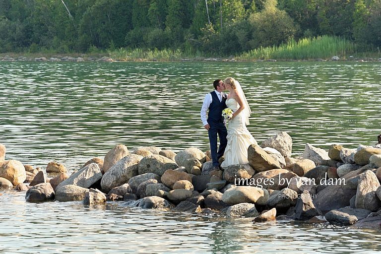 bride and groom kiss on rocks near Thornbury